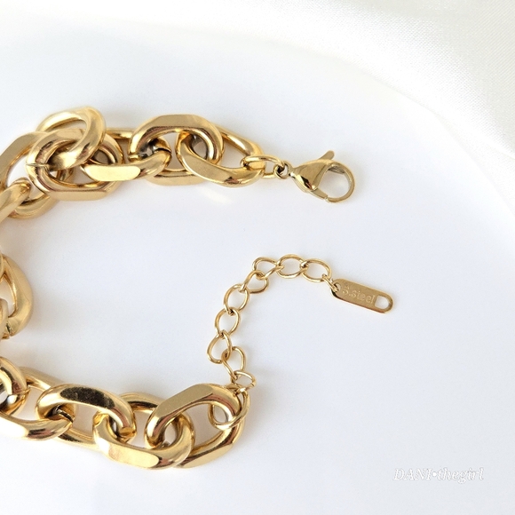 18K Gold Plated Chunky Curb Chain Link Bracelet - Picture 5 of 7